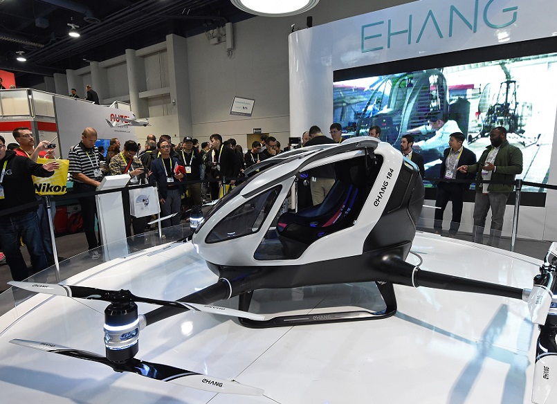 2026年中东迪拜无人机、低空经济展览会DroneTech Dubai参展商与海外采购商展台洽谈现场
