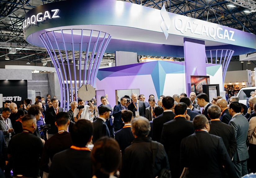 2026年哈萨克斯坦石油天然气展览会KIOGE展馆现场,专业观众参观实况