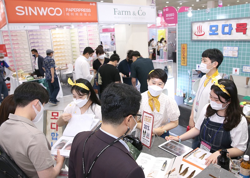 2027年韩国首尔化妆品及美容展览会COSMOBEAUTY SEOUL展馆现场,专业观众参观实况
