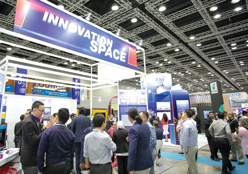 2027年马来西亚吉隆坡石油天然气展览会OGA参展商与海外采购商展台洽谈现场