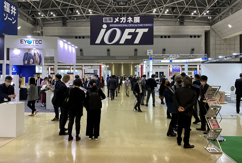 2026年日本东京光学眼镜展览会IOFT展馆现场，专业观众参观实况