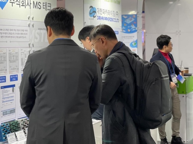 2027年韩国仁川胶粘剂与涂料展览会COATING KOREA展馆现场,专业观众参观实况