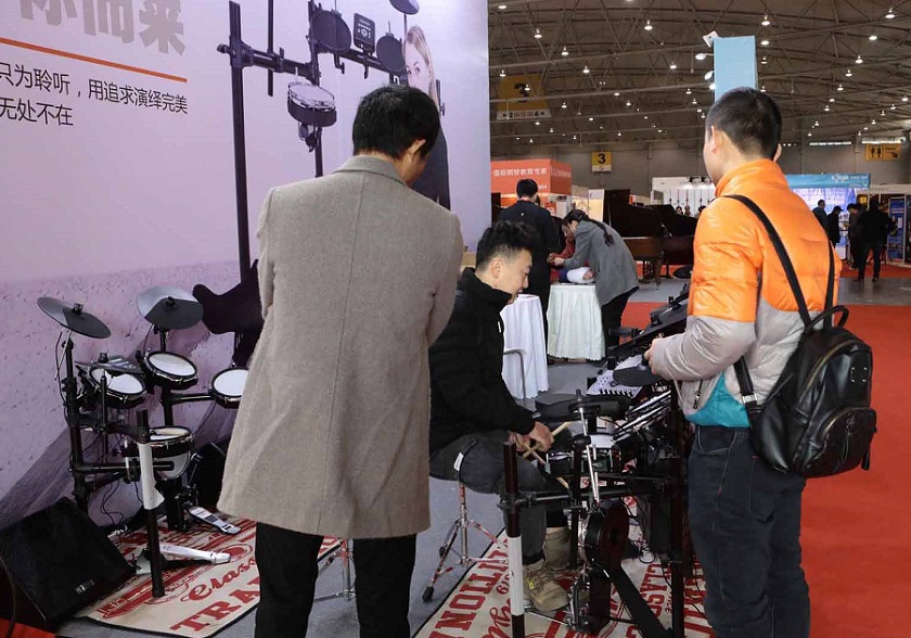 2026年成都国际乐器展览会Musical Chengdu参展商与海外采购商展台洽谈现场
