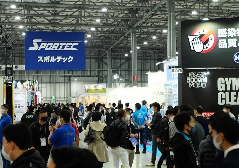 2027年日本东京体育场馆及设施展览会SPORTEC参展商与海外采购商展台洽谈现场