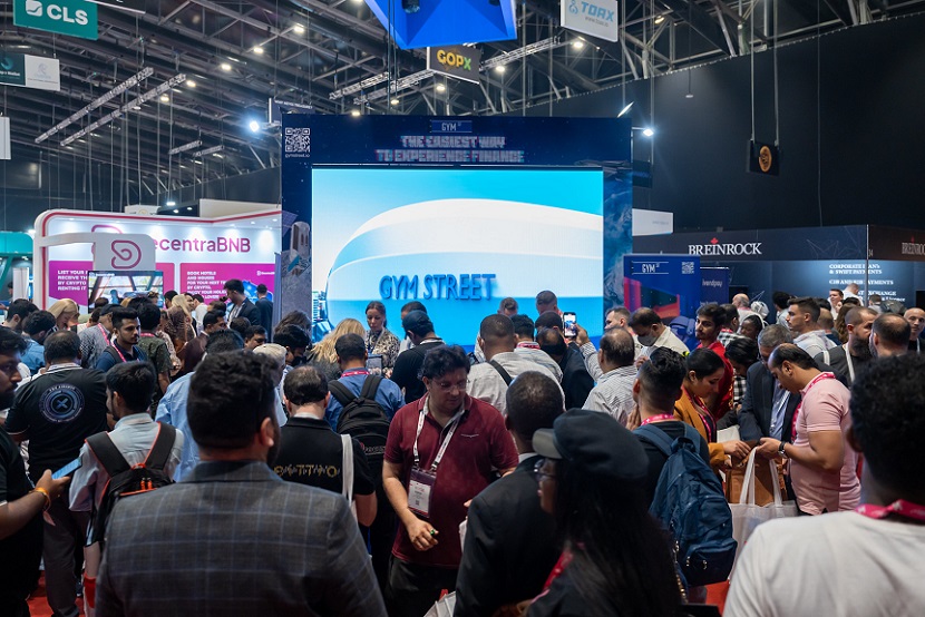 2027年土耳其伊斯坦布尔区块链展-区块链世界博览会Blockchain Expo World参展商与海外采购商展台洽谈现场