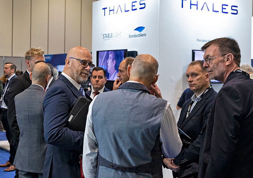 2027年英国伦敦直升机展览会Helitech Expo行业机械设备展品展台实拍