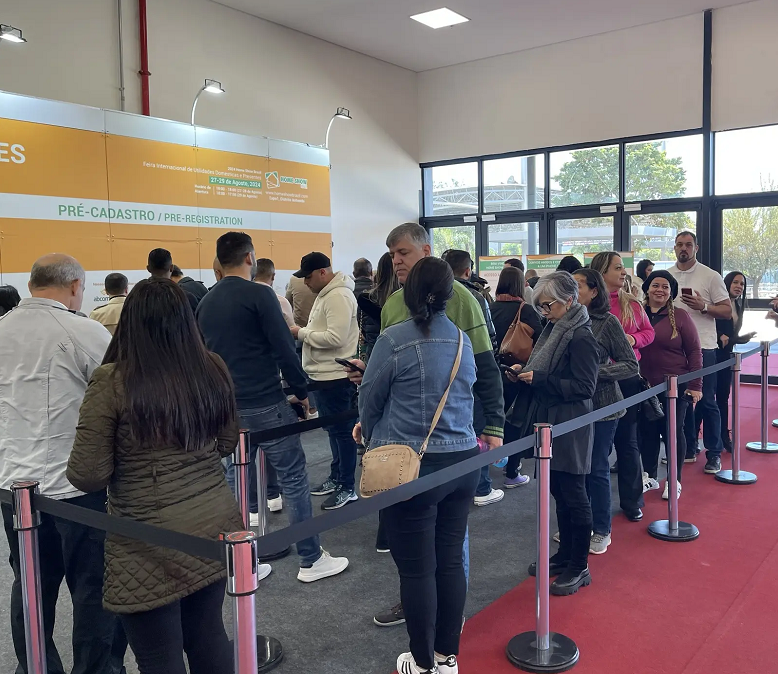 2027年巴西圣保罗家庭用品礼品展览会Home Show Brazil展馆现场，专业观众参观实况