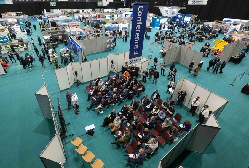 2027年英国阿伯丁海底水下作业展览会SUBSEA EXPO参展商与海外采购商展台洽谈现场