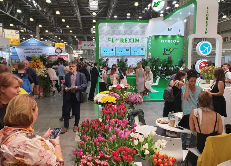 2026年俄罗斯莫斯科花卉园艺展览会Flowers Expo展馆现场，专业观众参观实况