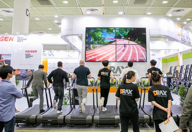2026年韩国首尔体育用品及健身展览会SPOEX展馆现场,专业观众参观实况