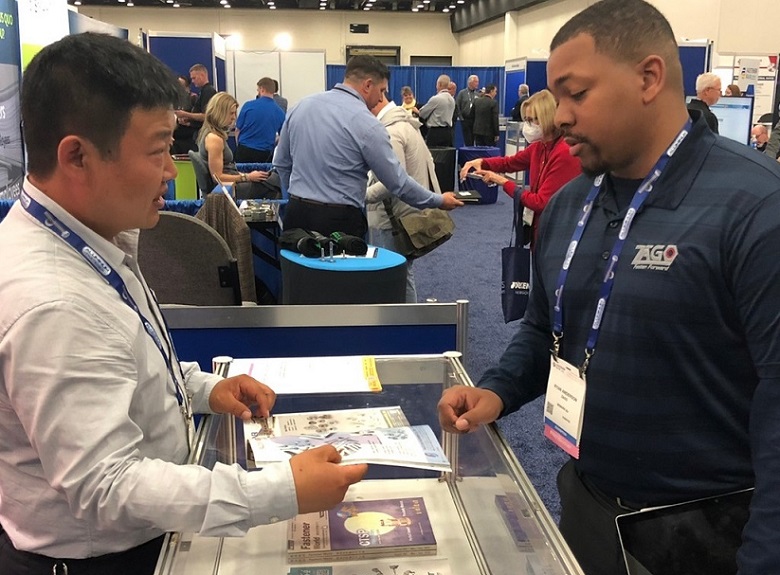 2027年美国紧固件展览会Fastener Fair USA参展商与海外采购商展台洽谈现场