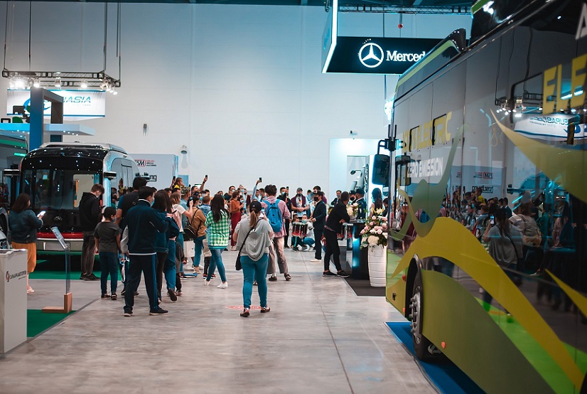 2027年哈萨克斯坦中亚商用车展览会Futuroad Expo参展商与海外采购商展台洽谈现场