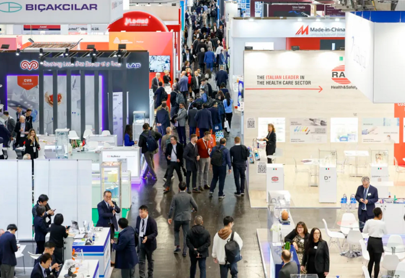 2026年德国杜塞尔多夫医疗器械展览会MEDICAMEDICA展馆现场,专业观众参观实况
