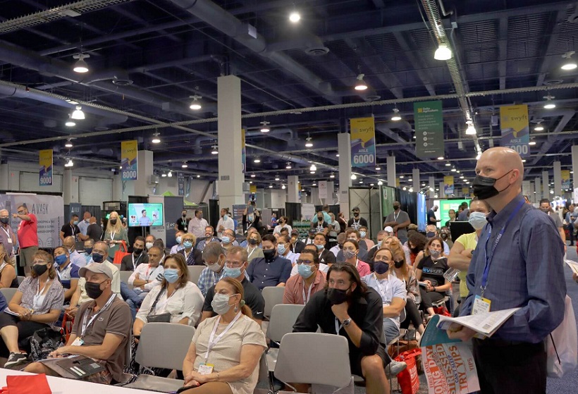 2026年英国伦敦零售科技展览会Smart Retail Tech Expo参展商与海外采购商展台洽谈现场