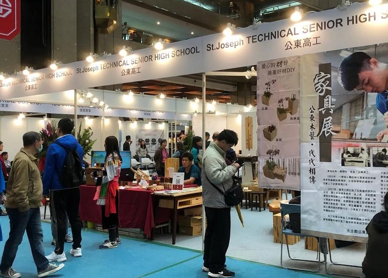 2027年台湾家具展览会TIFS参展商与海外采购商展台洽谈现场