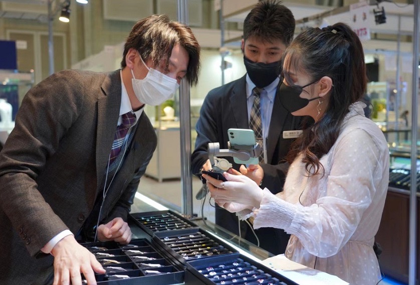 2026年日本东京珠宝展览会Japan Jewelry Fair参展商与海外采购商展台洽谈现场