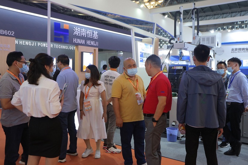 2027年上海国际磁性材料与应用产业链展览会MMIC CHINA展馆现场，专业观众参观实况