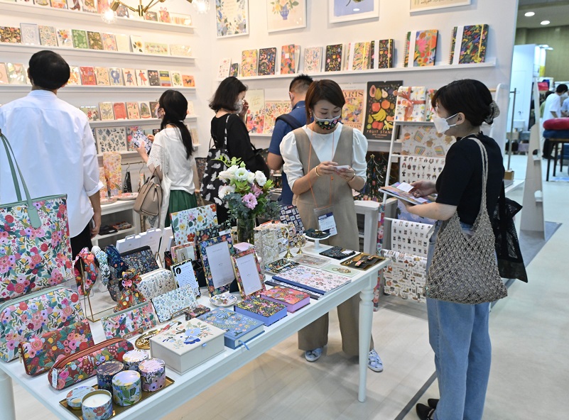 2027年日本东京文具办公用品展览会ISOT TOKYO展馆内部展台环境实拍