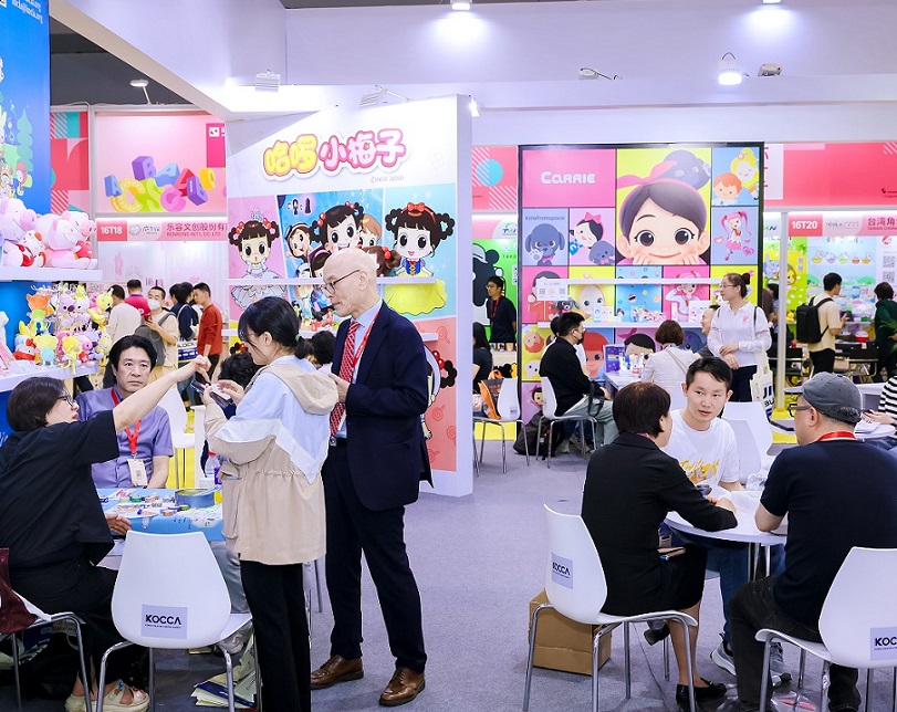 2027年深圳国际授权及衍生品展览会Licensing CHINA展馆现场,专业观众参观实况