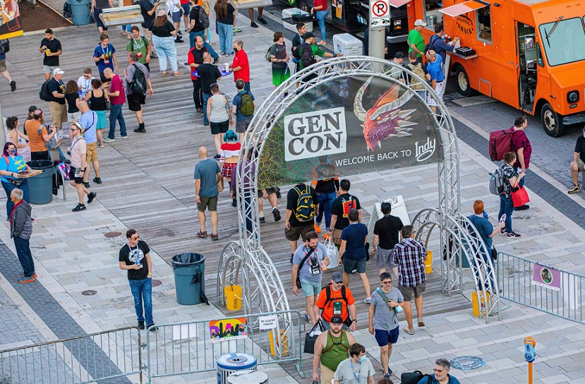 2027年美国游戏及桌游展览会GenConGenCon展馆现场，专业观众参观实况