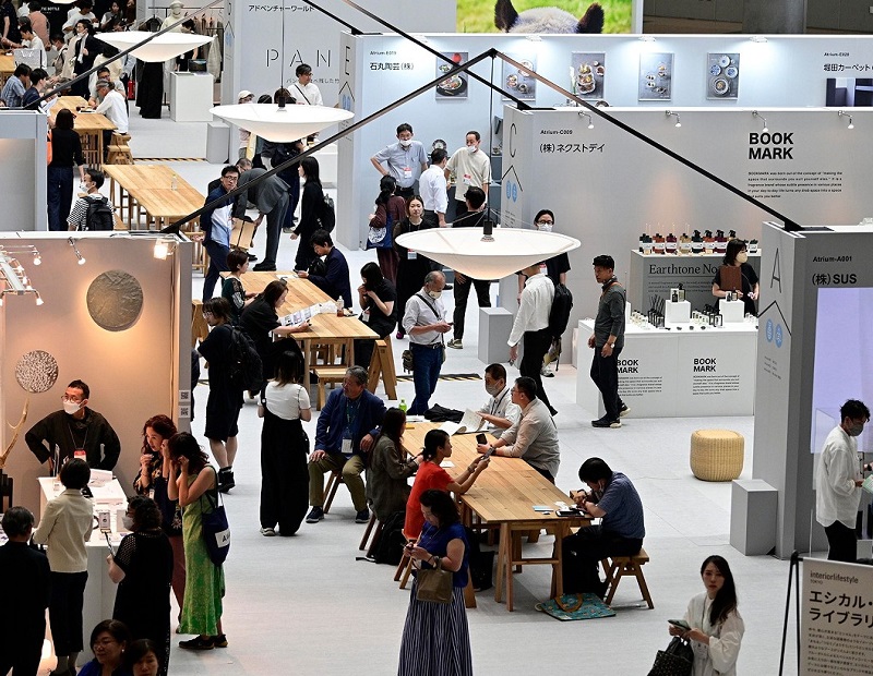 2027年日本东京时尚家居展览会Interior lifestyle Tokyo参展商与海外采购商展台洽谈现场