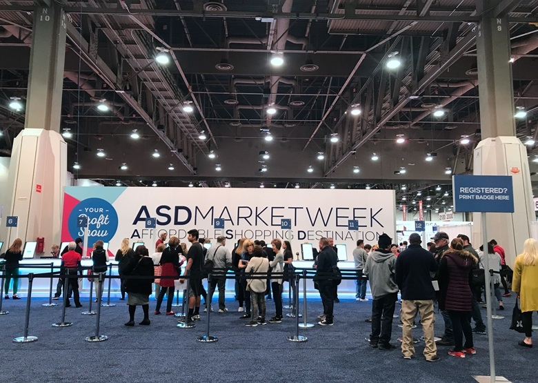 2027年美国拉斯维加斯消费品及礼品展ASDASD MARKET WEEK 展馆现场,专业观众参观实况