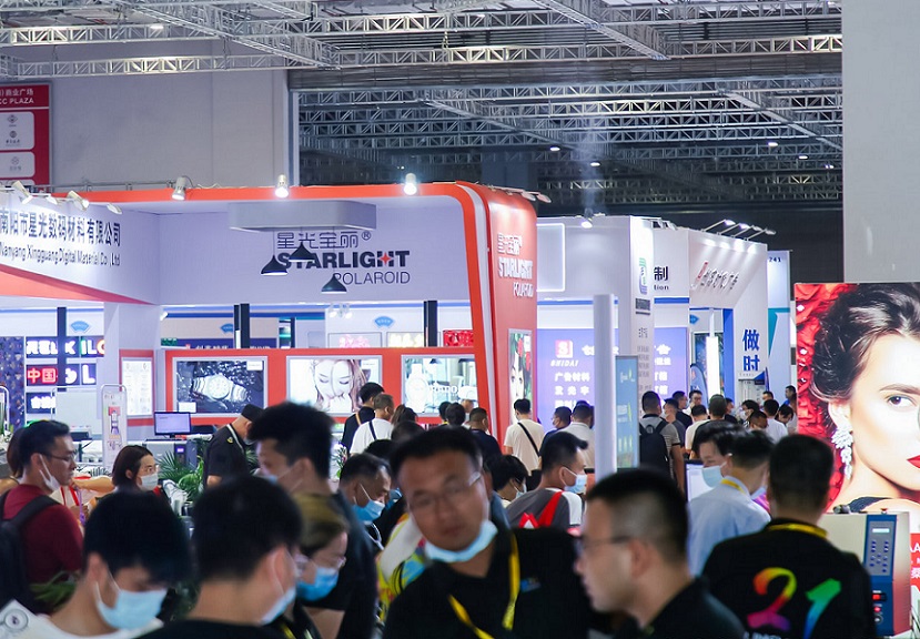 2027年上海国际数字印花展览会DIGITAL TEXTILE PRINTING EXPO参展商与海外采购商展台洽谈现场