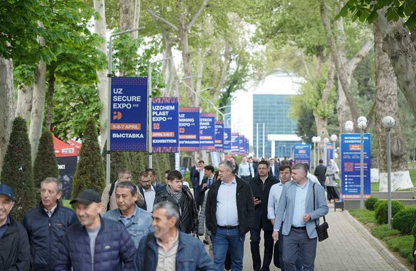 2027年乌兹别克斯坦矿业、工程机械、矿山机械展览会Uz Mining Expo参展商与海外采购商展台洽谈现场