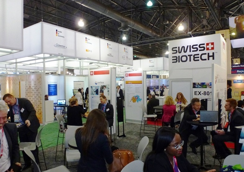 2026年美国生物加工展览会Bio Process参展商与海外采购商展台洽谈现场