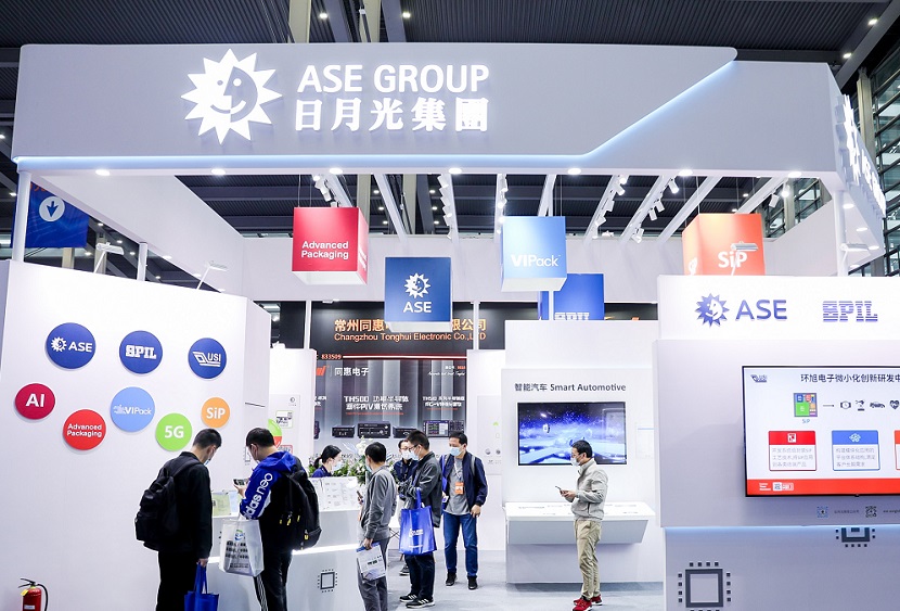 2027年深圳国际电子展暨嵌入式展ELEXCON展馆现场,专业观众参观实况