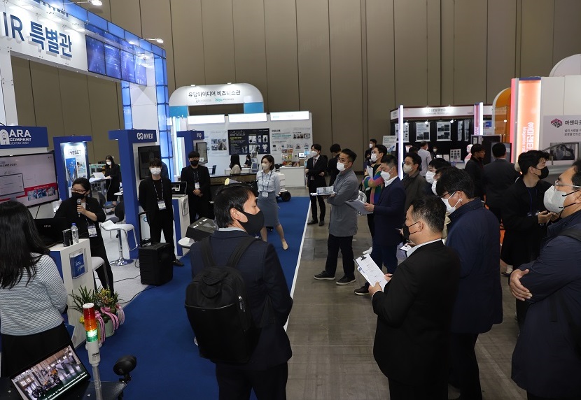2026年韩国首尔机器人、机器视觉、无人机展览会Robot World展馆现场,专业观众参观实况