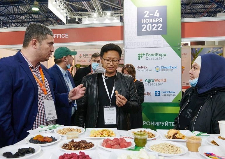 2026年哈萨克斯坦阿拉木图食品展览会FoodExpo Qazaqstan参展商与海外采购商展台洽谈现场