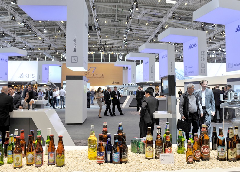 2028年德国慕尼黑啤酒及饮料加工展览会Drinktec参展商与海外采购商展台洽谈现场