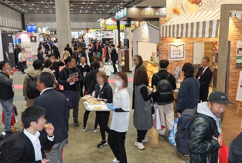 2026年日本大阪零售展览会RETAILTECH参展商与海外采购商展台洽谈现场