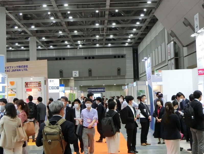 2027年日本东京食品配料、添加剂展览会IFIA JAPAN参展商与海外采购商展台洽谈现场