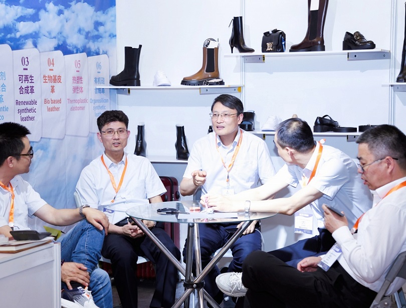 2027年上海鞋博会-上海国际鞋业展SISE展馆现场,专业观众参观实况