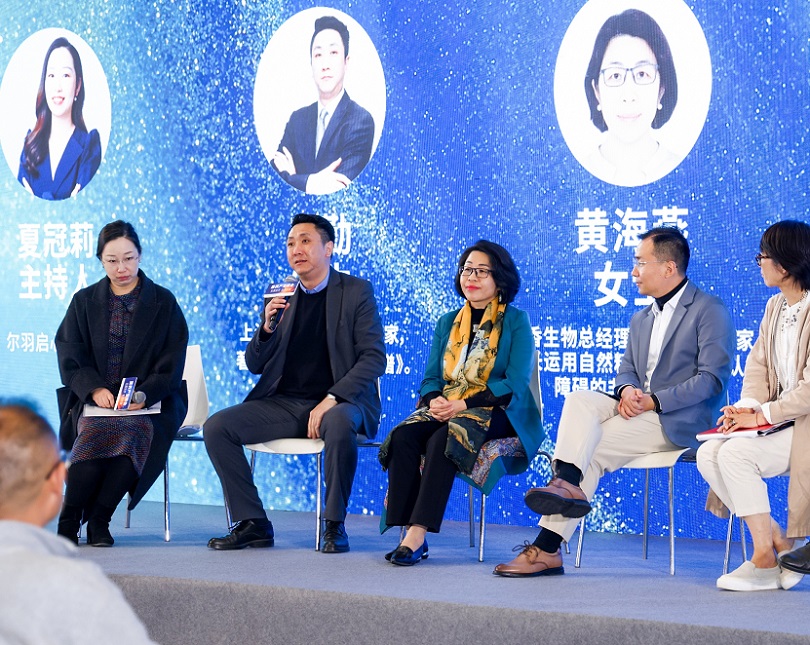 2027年上海国际酒店家具、商用定制及软装设计展览会H+R Design Expo参展商与海外采购商展台洽谈现场