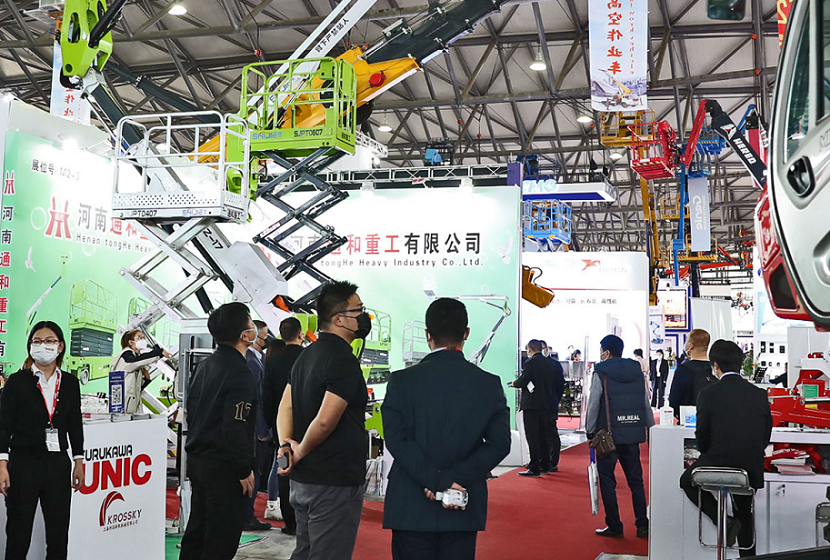 2026年上海国际重型机械装备展览会HEAVY MACHINERY ASIA参展商与海外采购商展台洽谈现场