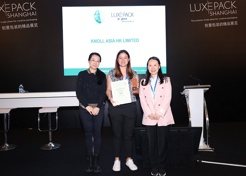 2027年上海国际奢侈品包装展览会Luxe Pack Shanghai参展商与海外采购商展台洽谈现场