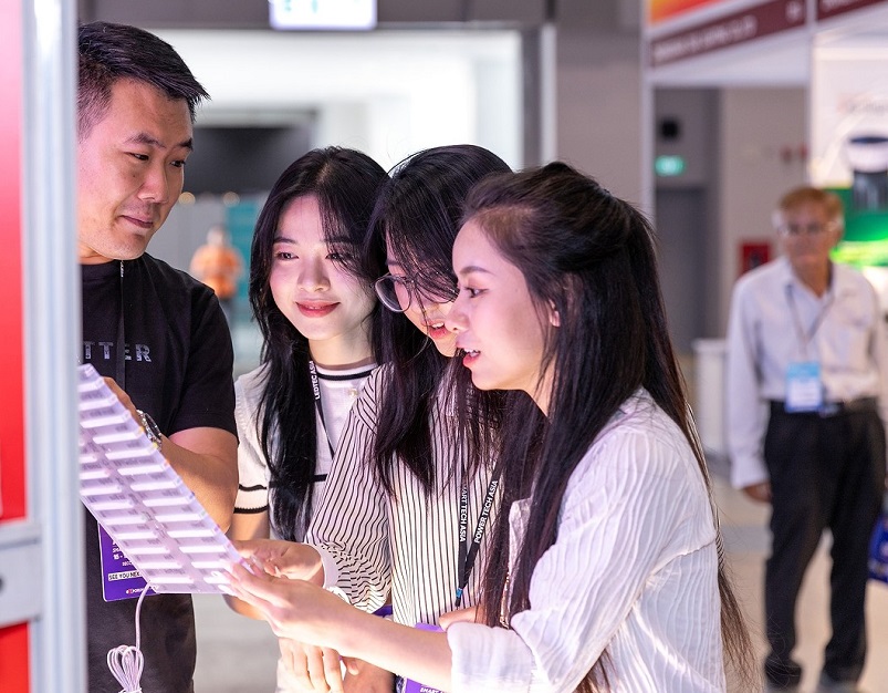 2027年越南胡志明LED照明展览会LEDTEC ASIA展馆现场,专业观众参观实况