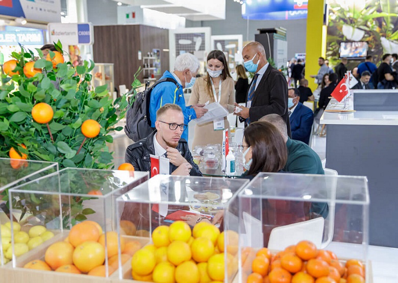 2026年俄罗斯莫斯科食品展览会WorldFood Moscow参展商与海外采购商展台洽谈现场