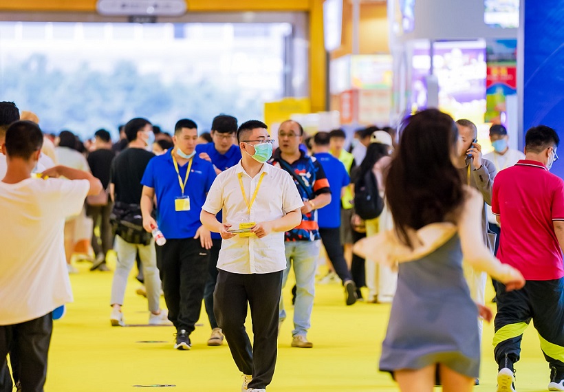2027年广州国际旅游展览会GITF展馆现场,专业观众参观实况