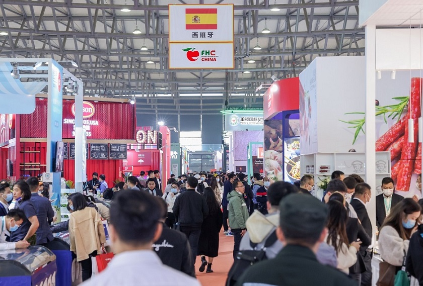 2026年FHC上海环球食品展FHC展馆现场,专业观众参观实况