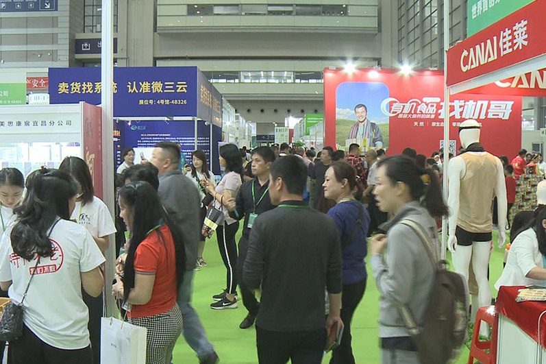 2026年深圳国际营养与健康产业博览会HIE参展商与海外采购商展台洽谈现场