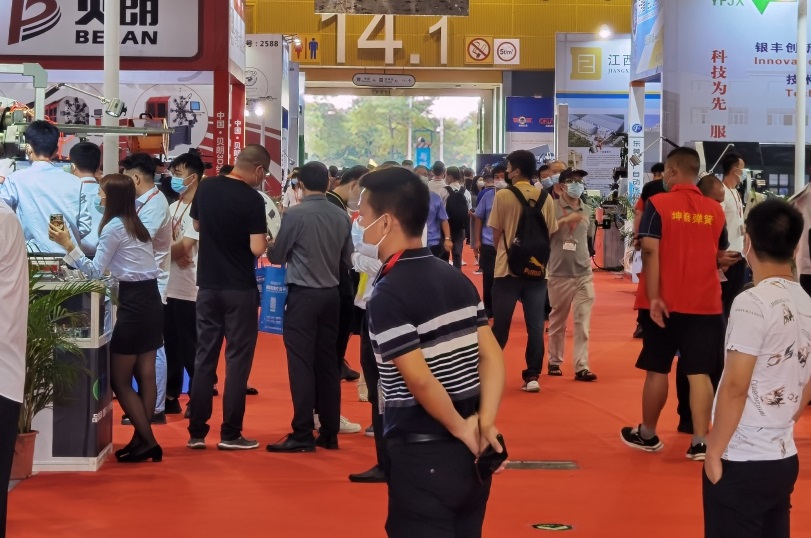 2027年广州国际不锈钢工业展览会GZHMME展馆现场,专业观众参观实况