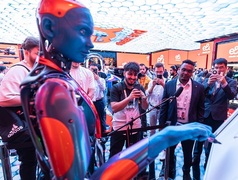2026年德国欧洲消费电子及通讯展览会GITEX EUROPE参展商与海外采购商展台洽谈现场