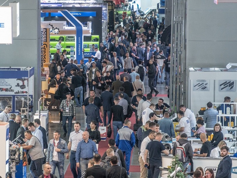 2027年俄罗斯莫斯科工程机械宝马展览会BAUMA CTT Russia参展商与海外采购商展台洽谈现场