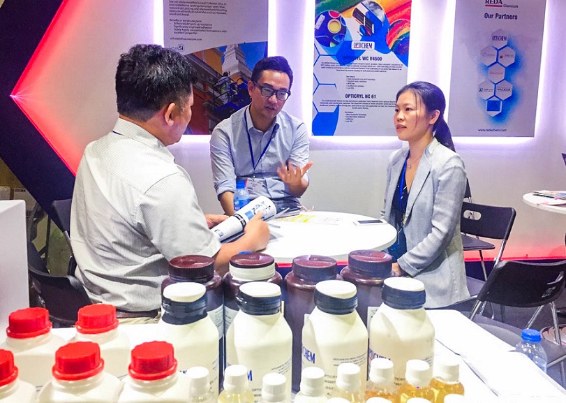 2027年越南涂料及化工展览会Coatings Expo Vietnam参展商与海外采购商展台洽谈现场