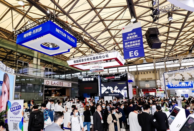 2026年慕尼黑上海国际分析生化及实验室展览会Analytica China展馆现场，专业观众参观实况