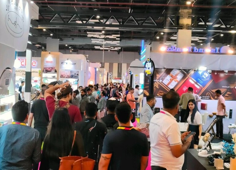 2027年印度礼品展览会Gifts World Expo展馆现场，专业观众参观实况